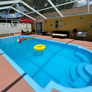 Cozy Family In With Private & Heated Pool, Pool Table And Kids Play Area Holiday home Tampa
